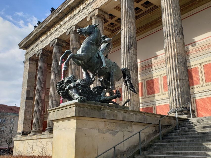 Berlin: Highlights of the City - a Private Bus Tour - A 2-hour private overview by minivan or bus, with hotel pickup