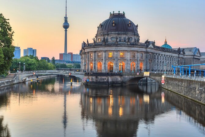 Berlin Highlights Self guided scavenger hunt and Walking Tour - How the Smartphone Hunt Guides You Point to Point