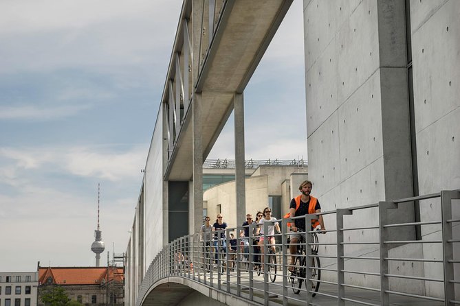 Berlin Highlights Sightseeing Bike Tour in Small Groups - From the Berlin Wall Memorial to the seats of power
