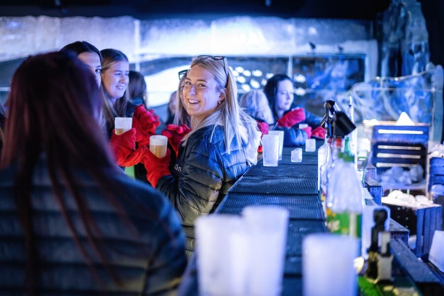 Berlin: Hop-On Hop-Off Bus and Icebar Ticket Combo - Boarding at Kurfürstendamm 238 and Hitting the Icebar on Easy Foot