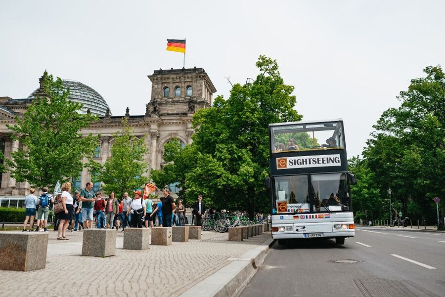 Berlin: Hop-on Hop-off Bus Tour with Live Commentary - Reichstag, Hauptbahnhof, Tiergarten, and Bellevue Palace: The Closing Loop That Feels Like a Reward