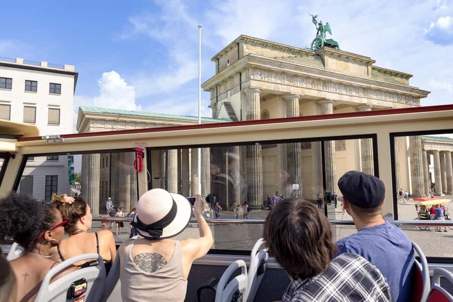 Berlin: Hop-On Hop-Off Sightseeing Bus with Boat Options - Choosing the 48-Hour Option: Currywurst, Freddie’s Walking Tour, and an Evening Wall View