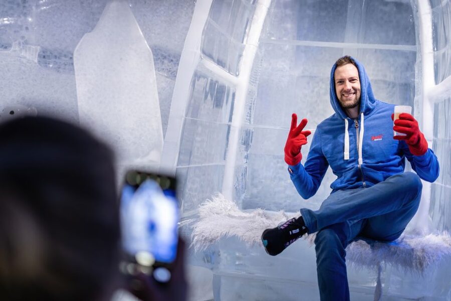Berlin: Icebar Entrance with Complimentary Drinks - The ice bar visit: how long it lasts and how it feels