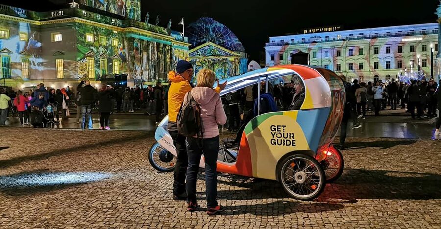 Berlin: Illuminated Berlin by Bike Taxi - The meeting point reality check: find the driver fast