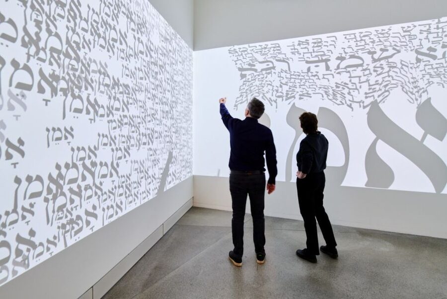 Berlin: Jewish Museum Berlin Entrance Ticket - The JMB app and headphones: how to turn self-guided into a guided feeling