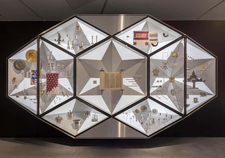 Berlin: Jewish Museum Highlights Tour - Key Things You’ll Notice on This Tour