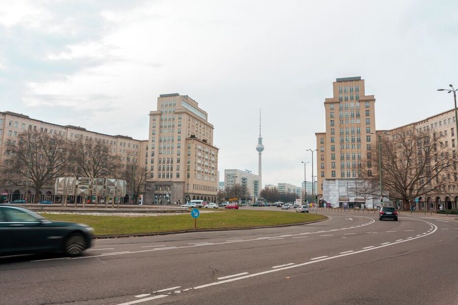 Berlin: Karl-Marx-Allee 2-Hour Tour - Karl-Marx-Allee as a Living Name: From Frankfurter Allee to Stalinallee