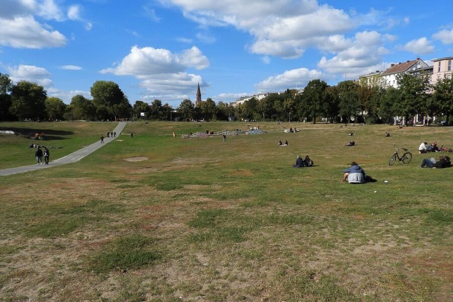 Berlin: Kreuzberg Guided Walking Evening Tour - Görli Park, nighttime scenes, and a Jack the Ripper story