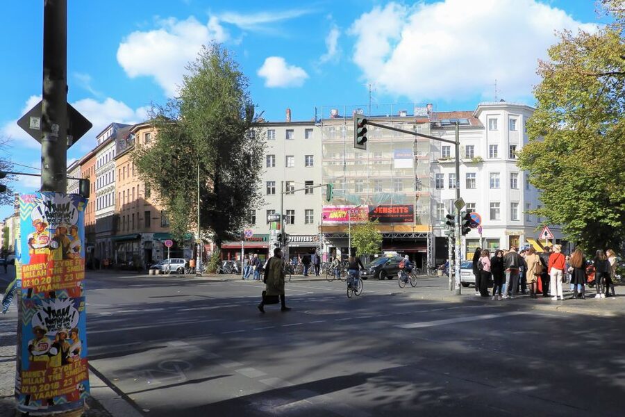 Berlin: Kreuzberg Guided Walking Evening Tour - The address photo stops that stitch the whole story together