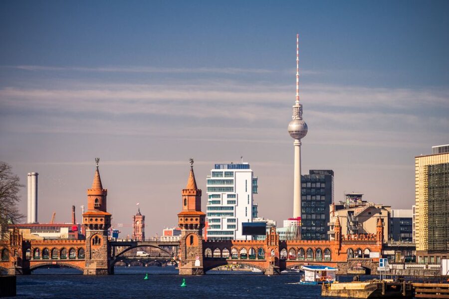 Berlin Kreuzberg: Scavenger Hunt Self-Guided Tour - Logistics that can make or break the day