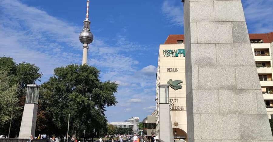 Berlin: Museum Island Guided Walking Tour - Lustgarten and the Berlin Cathedral: Big Ceremonial Space, Explained Simply