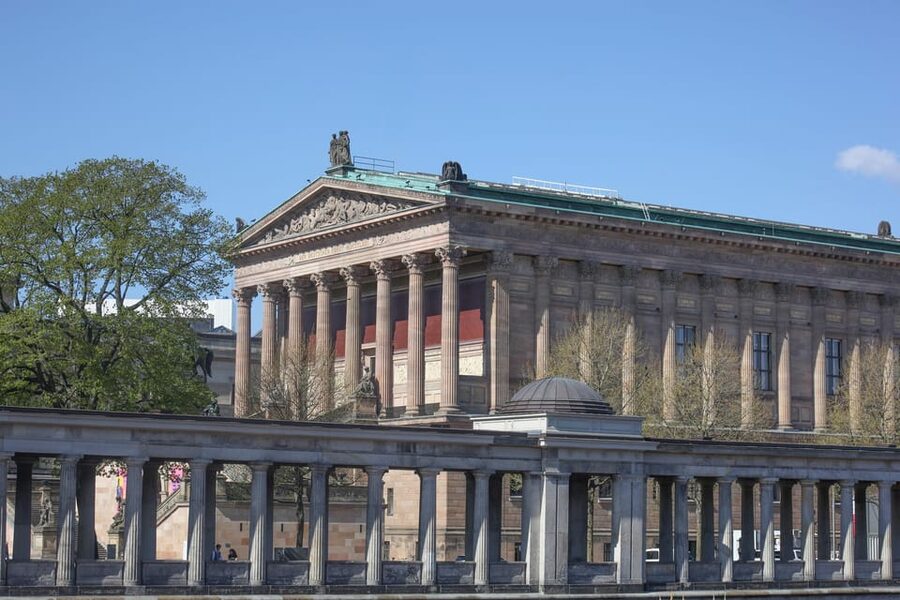 Berlin: Museum Island Guided Walking Tour - Ending Outside the Humboldt Forum: Plan Your Next Step With Momentum