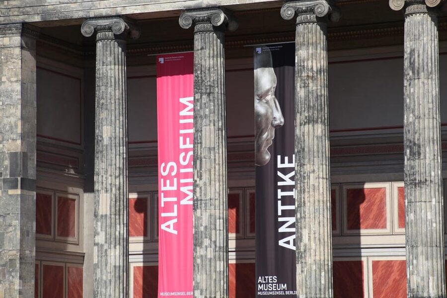 Berlin: Museum Island Tour - Altes Museum and Alte Nationalgalerie: seeing the outside, learning the language