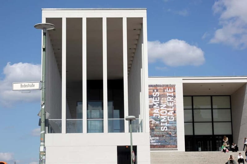 Berlin: Museum Island Tour - Neues Museum and Pergamon: using short stops to plan smart