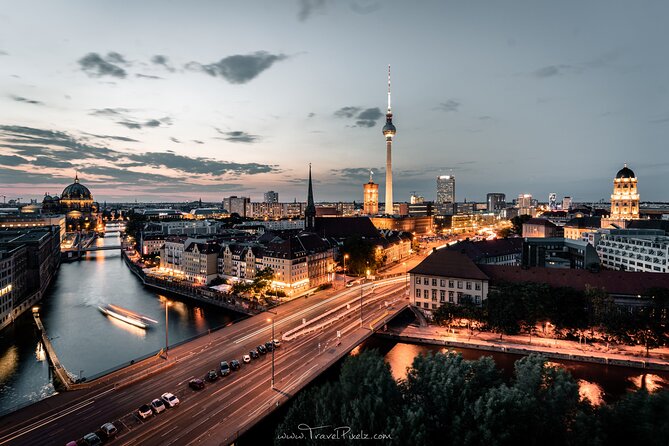 BERLIN PHOTO TOUR with a professional Photographer from Berlin - Brandenburg Gate Warm-Up: The Best Starting Line for Berlin Photos