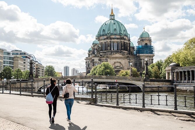 Berlin Private Custom Tour with a Local: Highlights & Hidden Gems - Stop 4: Mitte courtyards and murals, Berlin’s contemporary edge