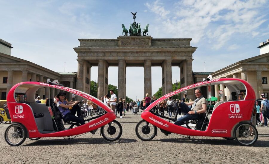 Berlin: Private Guided E-Rickshaw Tour - Meeting at Alexanderplatz and the Weltzeituhr clock moment