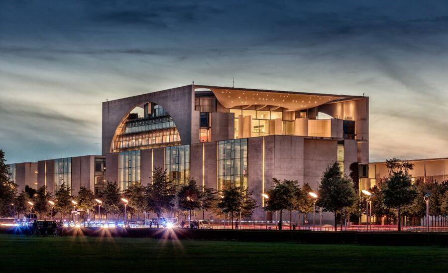 Berlin: Private Guided Tour of the Main Sights - Brandenburg Gate and Unter den Linden: the “main hits” loop