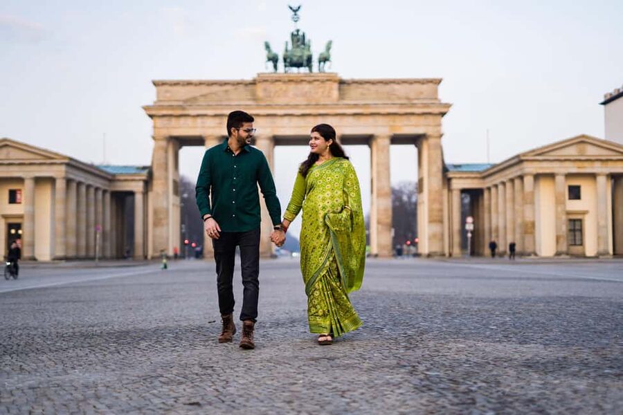 Berlin: Private Photo Session with Professional Photographer - Posing and route guidance: why this feels easier than self-guided photos