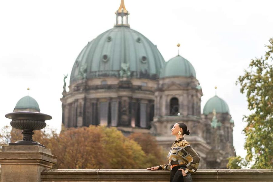 Berlin: Private Photo Session with Professional Photographer - A private photo session that actually feels like a Berlin walk