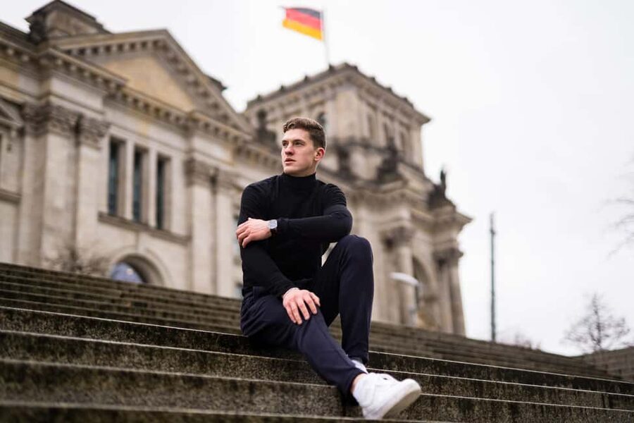 Berlin: Private Photo Session with Professional Photographer - James Simon Gallery: modern museum angles with a Berlin feel