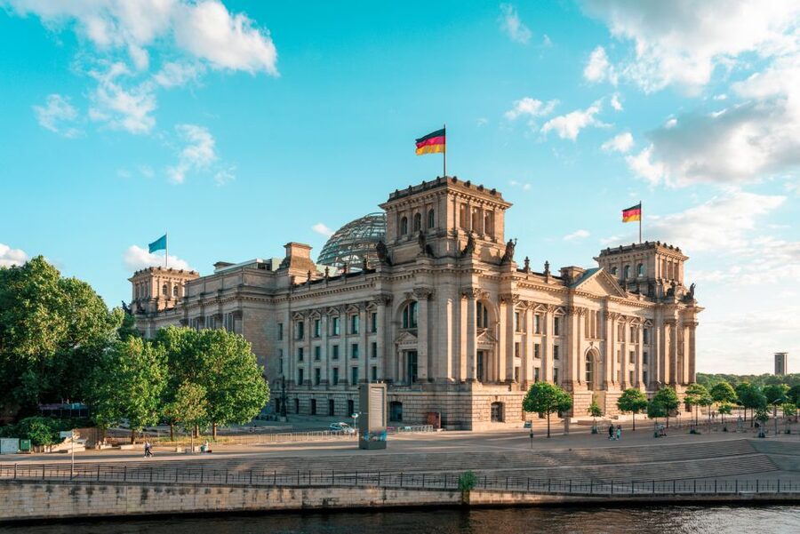 Berlin: Private Reichstag and Glass Dome Tour - From Pariser Platz to the Brandenburg Gate, what you actually learn on the walk