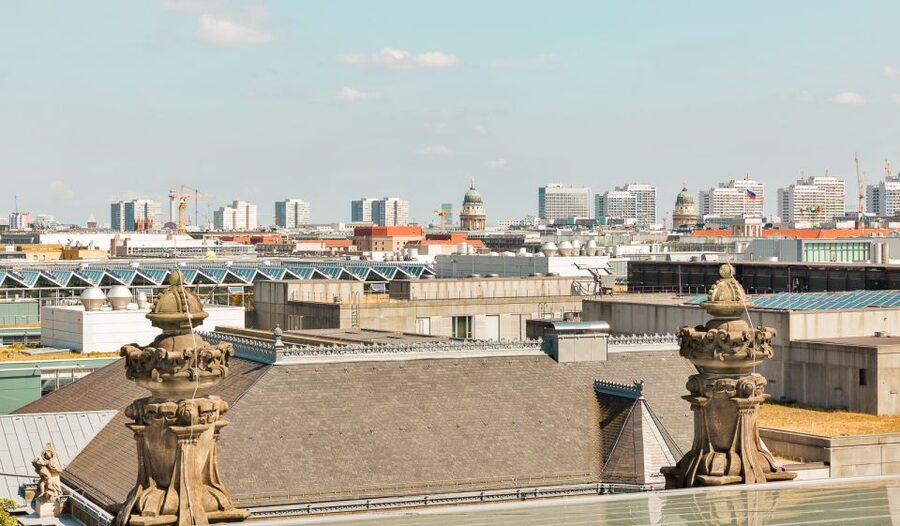 Berlin: Private Reichstag and Glass Dome Tour - What kind of guide makes this tour work