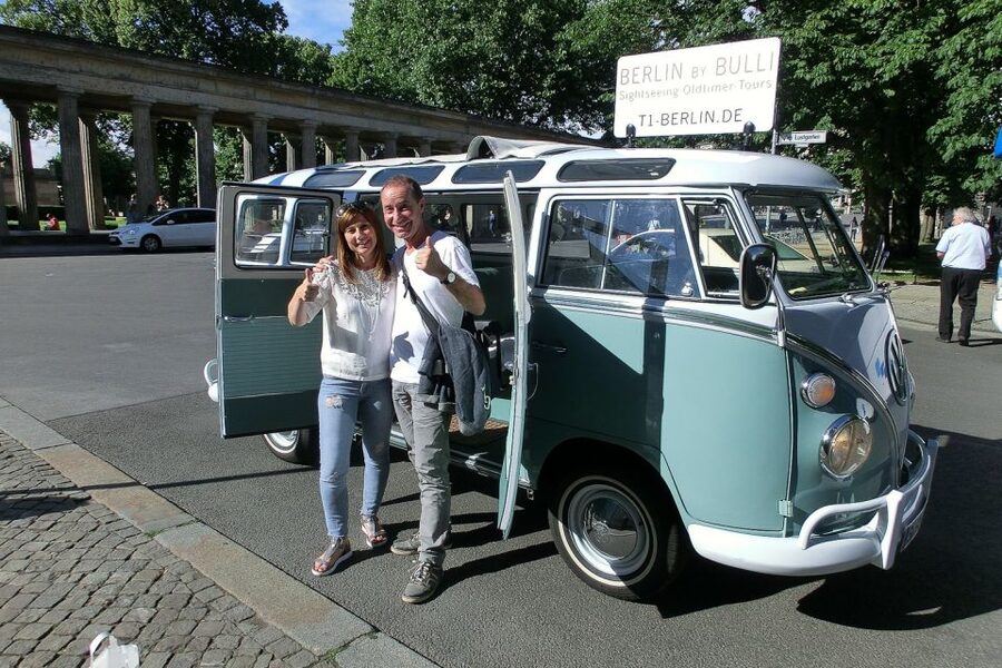 Berlin: Private Sightseeing Tour in Iconic Oldtimer VW Bus - Price and value: $347 per group up to 7, how to decide