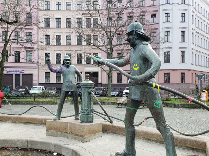 Berlin: Private tour through the district of Kreuzberg - Kreuzberg’s street feel, and why private beats bus tours