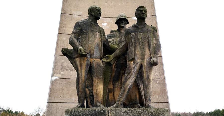 Berlin: Private Van Tour to Sachsenhausen Concentration Camp - Why the guide matters so much: certified interpretation, sensitive storytelling