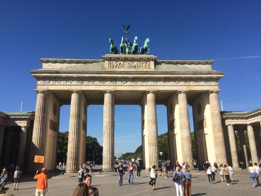 Berlin: Private Walking Tour with a Local Guide - Where you meet and how you start strong at Staatsoper