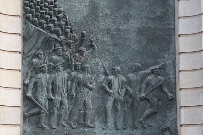 Berlin Protest History Tour: Rebels, Resistance, and Revolution - Marx-Engels-Forum: why statues get argued about