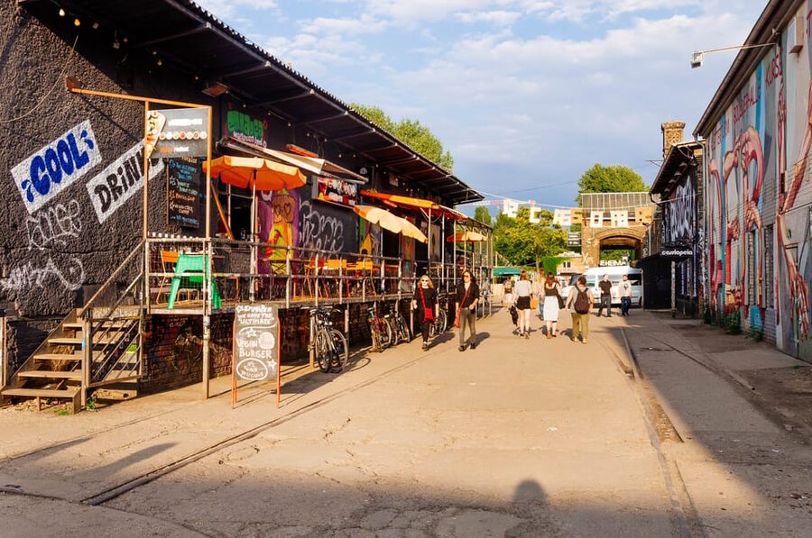Berlin's Alternative Side: The Urban Jungle Tour - Stop 1: Meeting at Butler’s Gift Shop (Hackescher Markt Start)