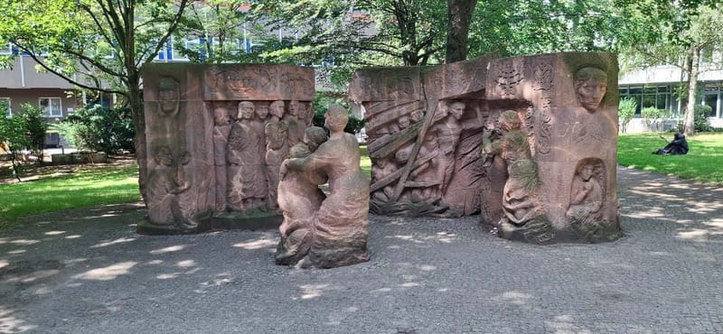 Berlin‘s Jewish Heritage Private Tour With Jacob - Grosse Hamburger Straße Cemetery: memory in a quiet, lasting form