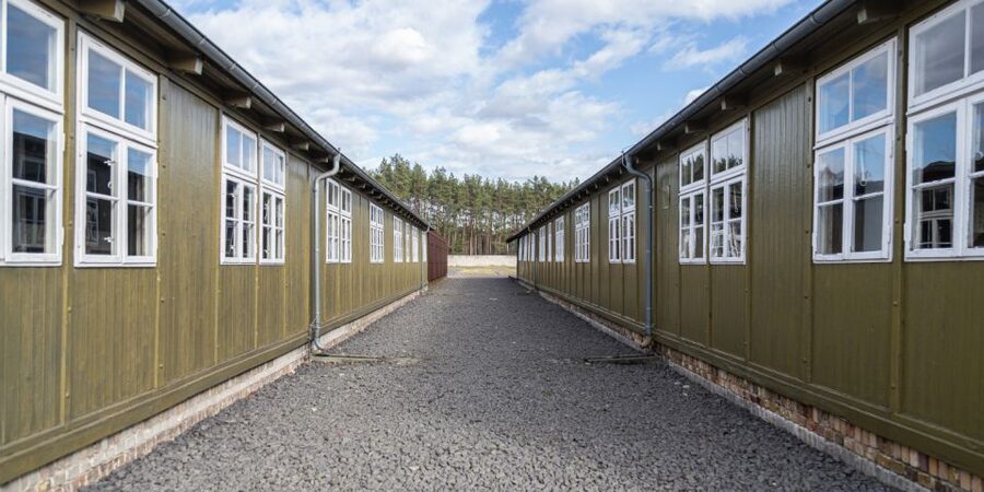 Berlin: Sachsenhausen Concentration Camp and Potsdam Tour - The Return Drive: Glienicke Bridge, Checkpoint Bravo, and Berlin Landmarks