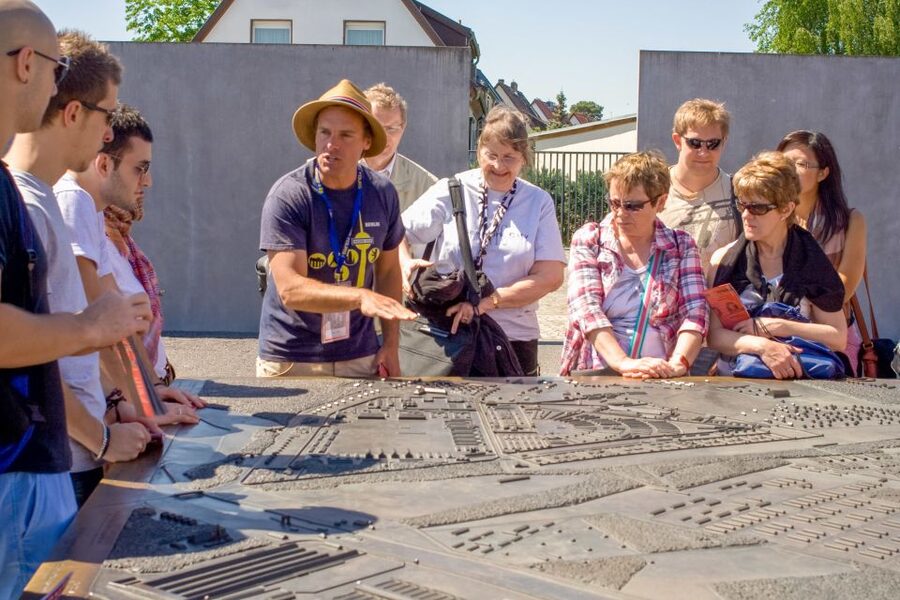 Berlin: Sachsenhausen Concentration Camp Bus Tour in English - Why the Berlin to Sachsenhausen format works