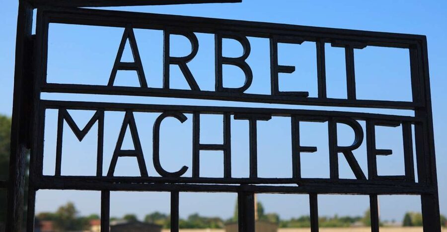 Berlin: Sachsenhausen Memorial 6-Hour Tour in Spanish - Meeting at Alexanderplatz, Then the 50-Minute Train North