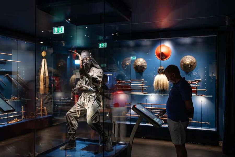 Berlin: Samurai Museum Entry Ticket - Holographic drum performance and other tech shows