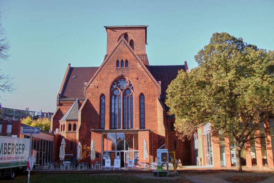 Berlin: Schillerkiez and Rollberg Walking Tour - Pace, group size, and what to do before you go