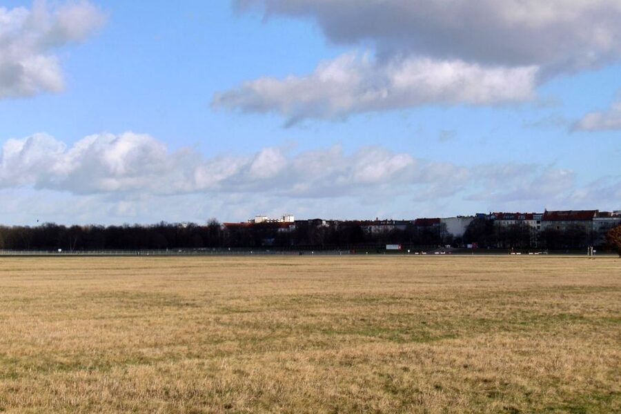 Berlin: Schillerkiez and Rollberg Walking Tour - Tempelhofer Feld from Neukölln: the view is the lesson