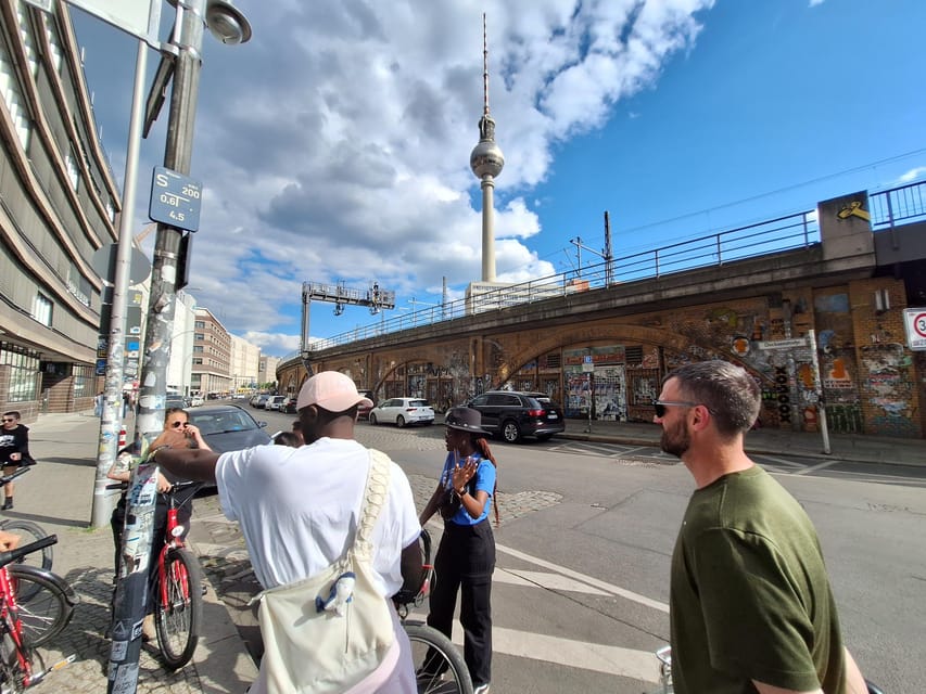 Berlin: Secrets of Berlin Bike Tour - Hackescher Höfe and the hidden courtyards effect