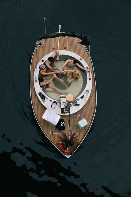 Berlin: Self-drive hot tub boat experience - Why a floating hot tub on the Spree beats a normal boat ride