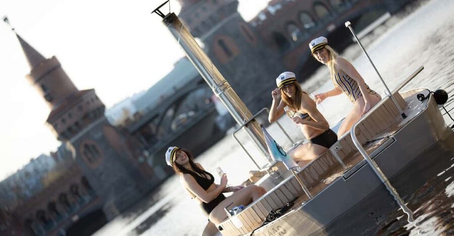 Berlin: Self-drive hot tub boat experience - What you should bring, and what the tour covers