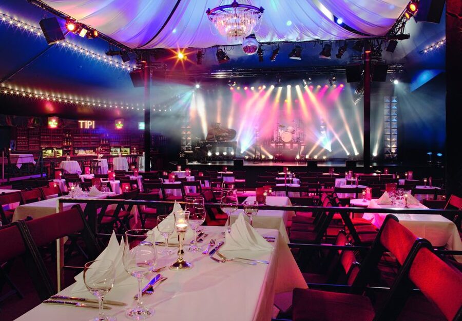 Berlin: Show at the Tipi am Kanzleramt - Getting There Early: 60 Minutes Changes Your Seating