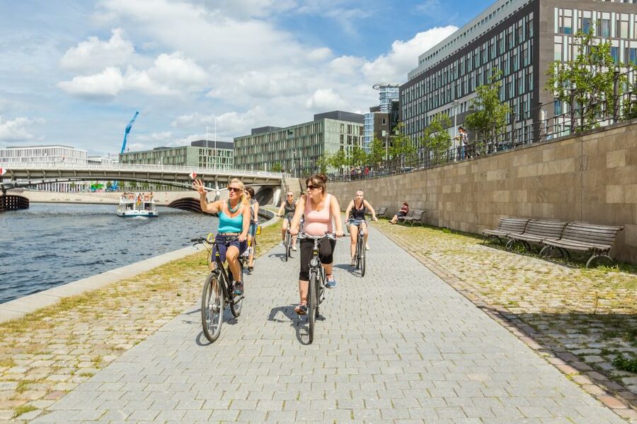 Berlin: Sights and Highlights Bike Tour with a Local Guide - The Berlin Wall Segment: Seeing the East-West Story Click