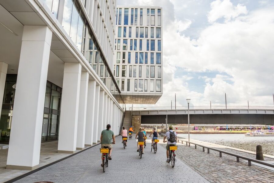 Berlin: Sights and Highlights Bike Tour with a Local Guide - The Small-Group Bike Rhythm, Including Breaks