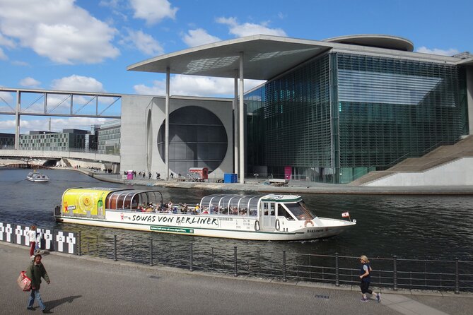 Berlin sightseeing boat tour on the Spree - Recorded English Audio via GPS, and How to Not Miss the Best Views