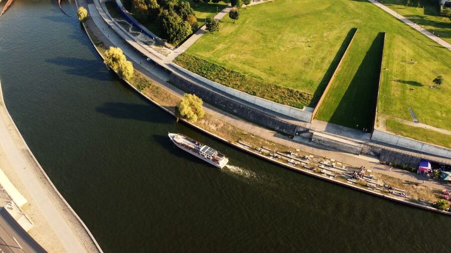 Berlin: Sightseeing Boat Tour on the Spree for Families - The route you will see: Tiergartenviertel, government district, Museum Island, and more