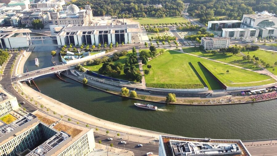 Berlin: Sightseeing Boat Tour on the Spree for Families - Drinks and snacks onboard: what you should expect for $37