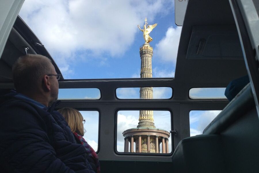 Berlin: Sightseeing Tour in Classic Volkswagen T1 Samba Bus - The VW T1 Samba bus makes Berlin feel personal fast